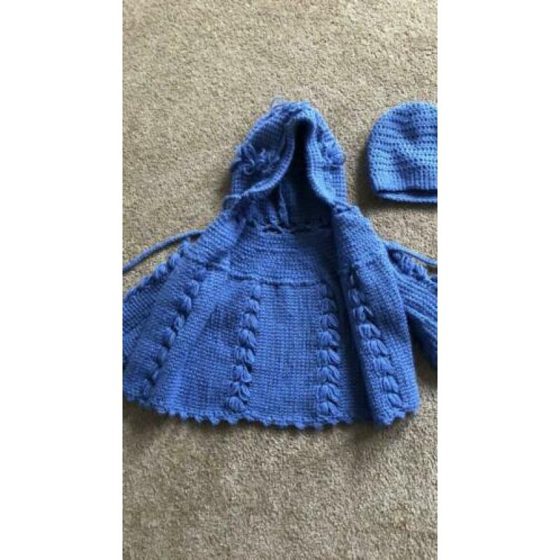 Prachtig gebreid vestje + mutsje Newborn