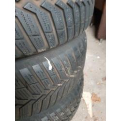 Winterbanden 185/60 R15 88T profiel +/- 6,5 mm