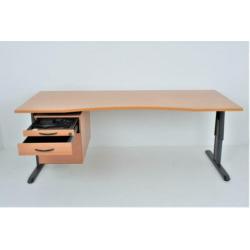 Partij Beuken bureau's met ladeblok €150,- ex 200x90cm