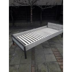 Industrieel kinderbed met steigerhout old look