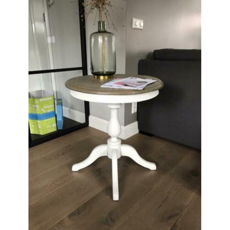Antieke bijzettafel van Deco&Zo Wit Robuust hout