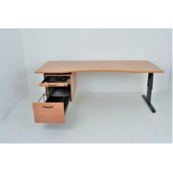 Partij Beuken bureau's met ladeblok €150,- ex 200x90cm