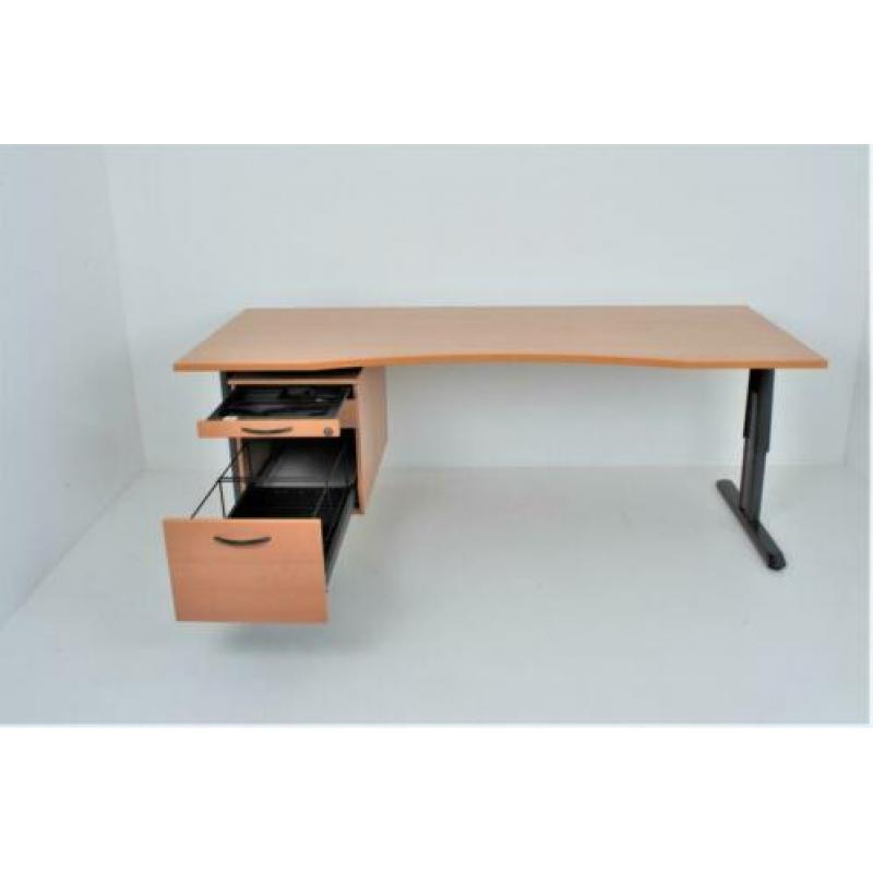 Partij Beuken bureau's met ladeblok €150,- ex 200x90cm