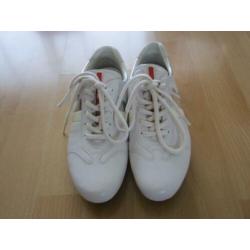 Witte PRADA sneakers maat 36 ( vallen groot )