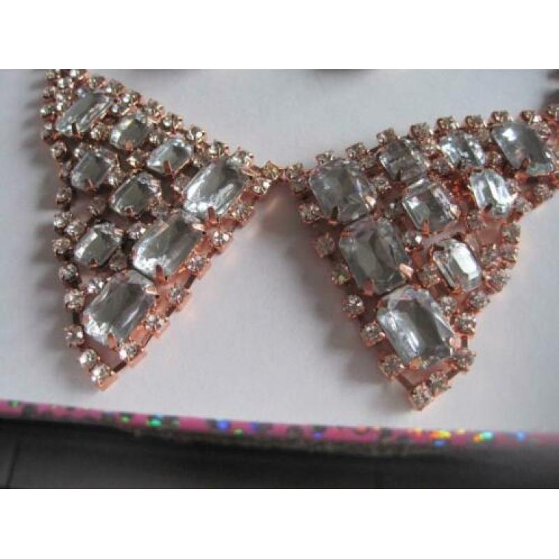 ketting,oorbellen,2 armbanden rose/goud kleur