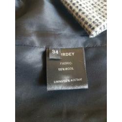 Getailleerd dames colbertje van 100% wool. Maat 34/36 Purdey