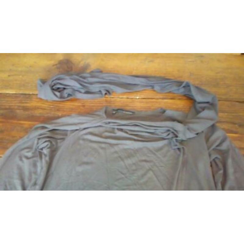 Donkergrijs T-shirt van Elsewhere met omslagkraag, maat M
