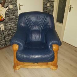 Feautuil, lekkere zitstoel kleur blauw met eiken hout izgst