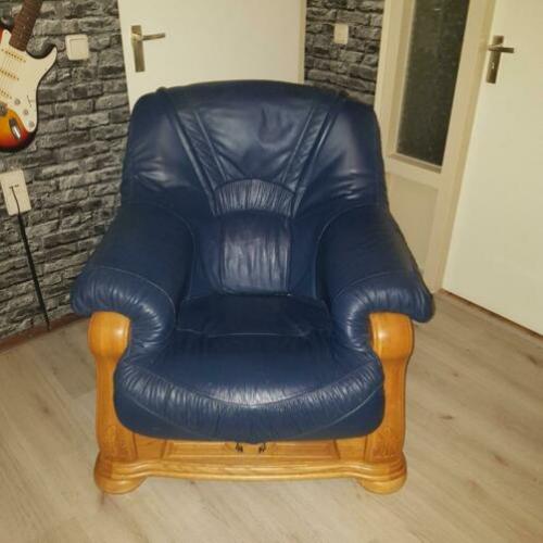 Feautuil, lekkere zitstoel kleur blauw met eiken hout izgst