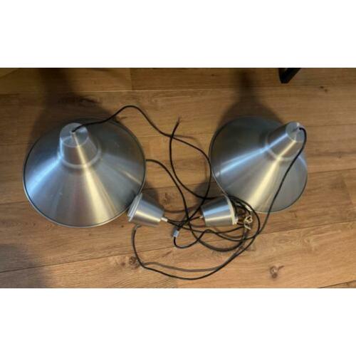 2 industriële hanglampen van Ikea