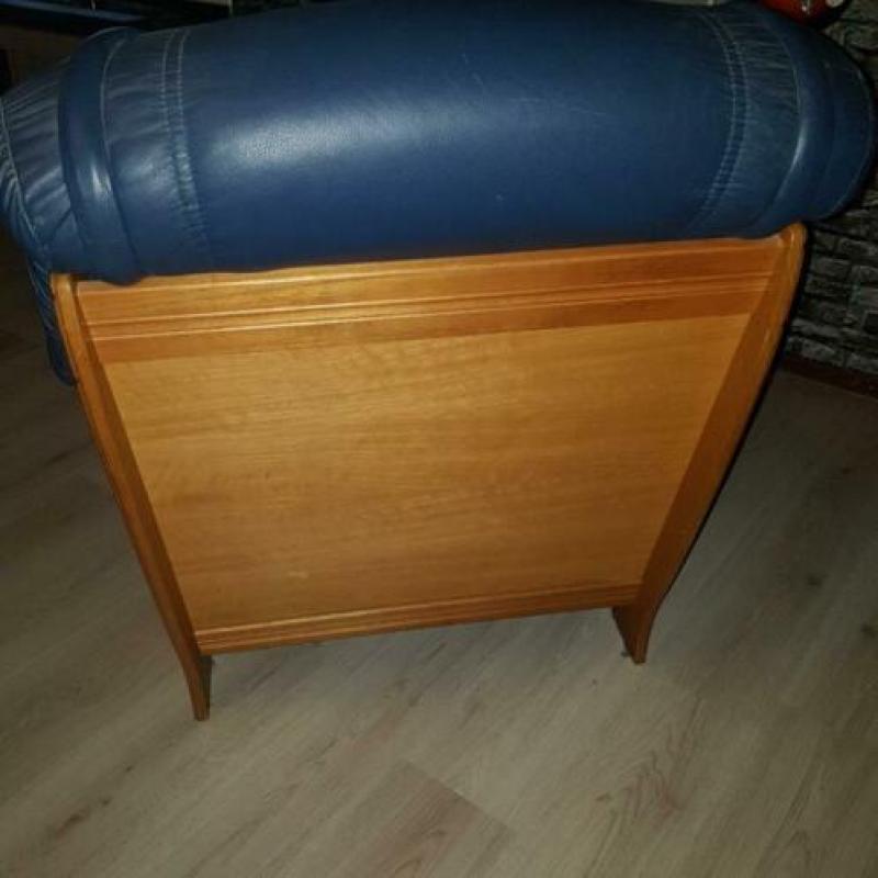 Feautuil, lekkere zitstoel kleur blauw met eiken hout izgst