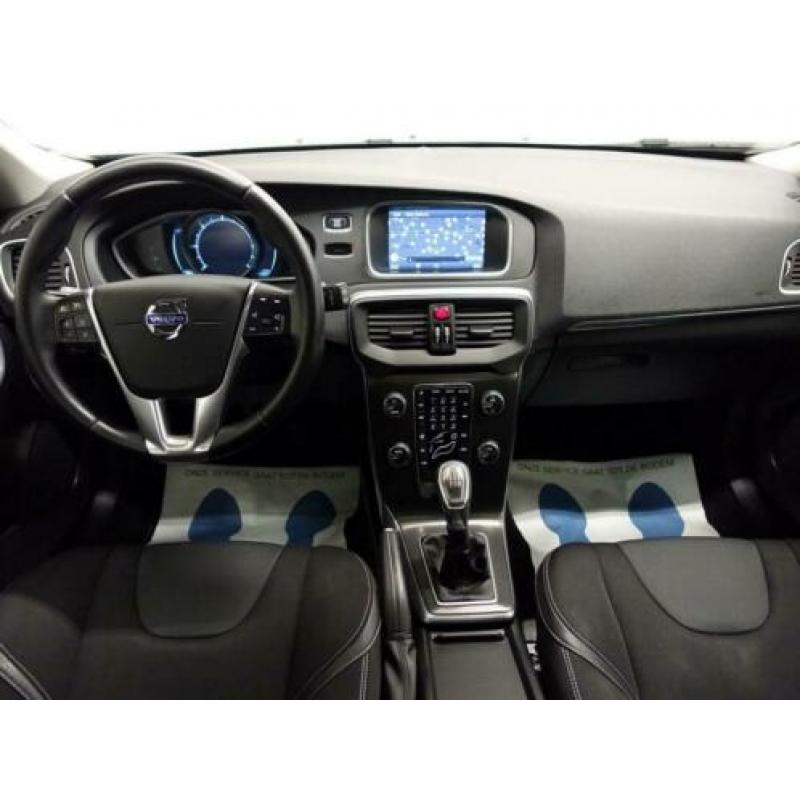 Volvo V40 1.6 D2 Momentum Panodak, Navi, Camera, Xenon, ECC,