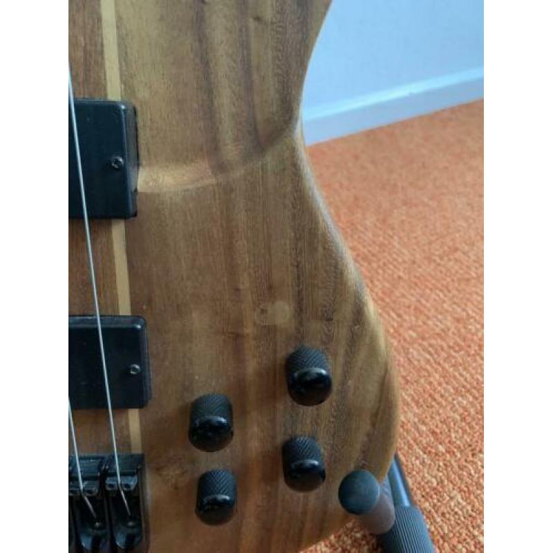 Peavy Grind BXP Zessnarige basgitaar