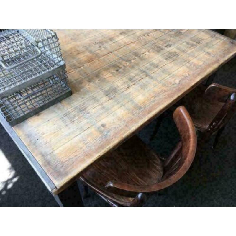 Steenschot tafel 110x140 geolied , stalen poten industrieel.