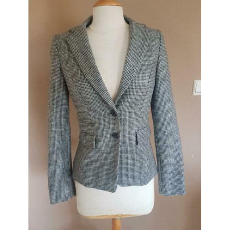 Getailleerd dames colbertje van 100% wool. Maat 34/36 Purdey