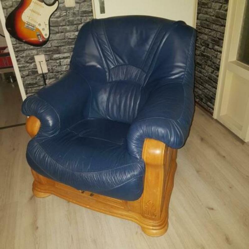 Feautuil, lekkere zitstoel kleur blauw met eiken hout izgst