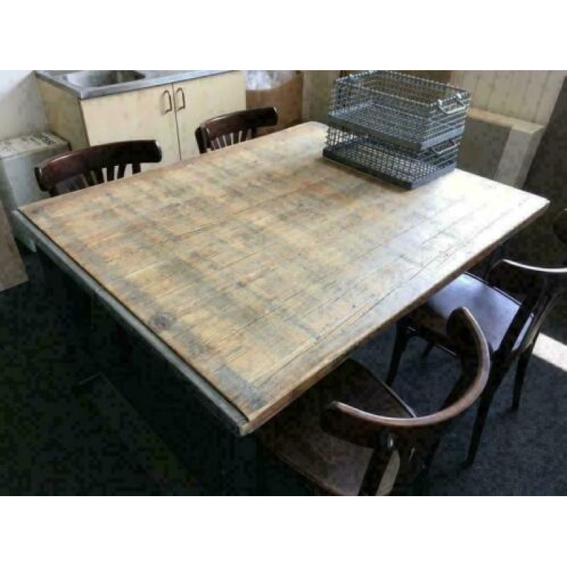 Steenschot tafel 110x140 geolied , stalen poten industrieel.
