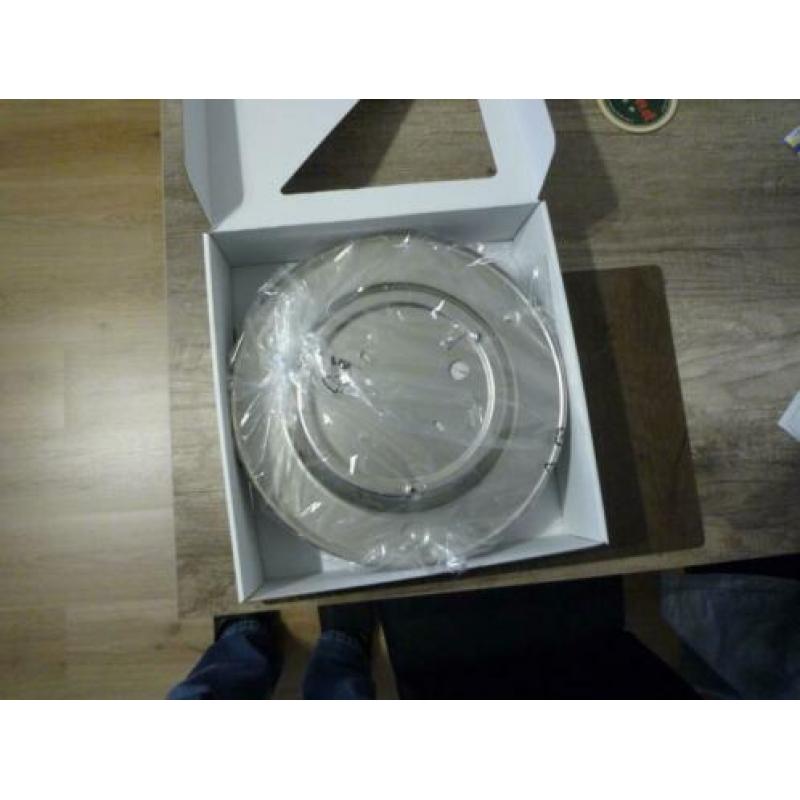 2 plafond lampen nog nieuw in de doos