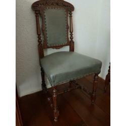 2 antieke stoelen