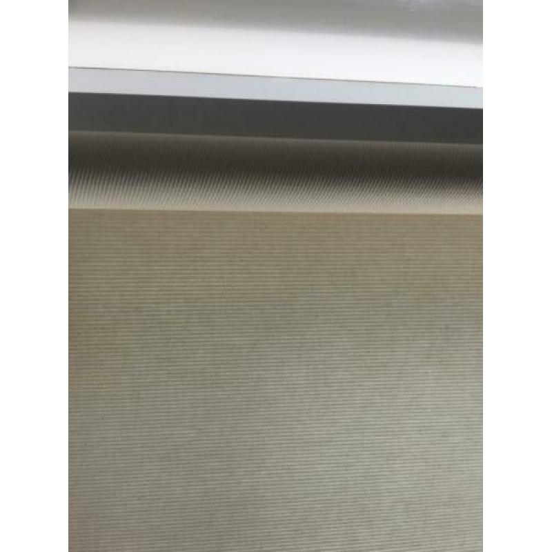 3 ecrukleurige rolgordijnen
