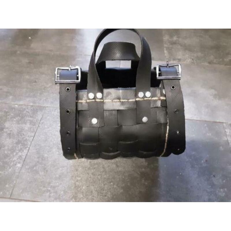 Multifunctionele tas gemaakt van gerecyclede autobanden