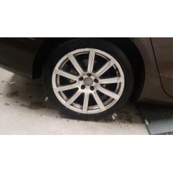 Audi wielen steek 5x112 met 4 seizoenbanden 245/40R18