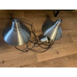 2 industriële hanglampen van Ikea