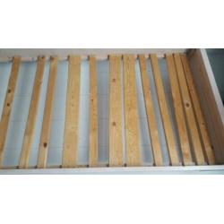 Houten 1 persoons bed