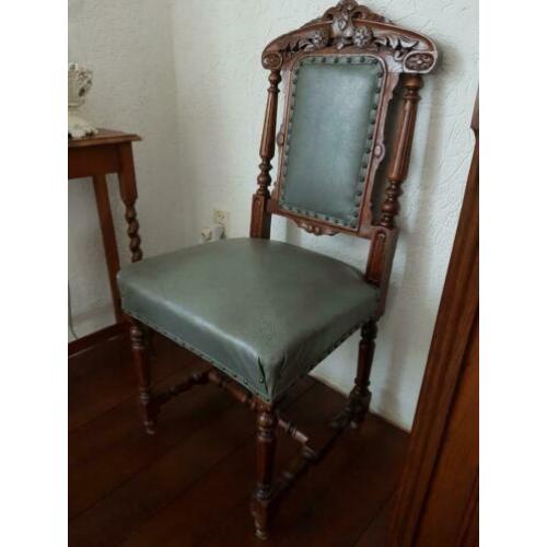 2 antieke stoelen