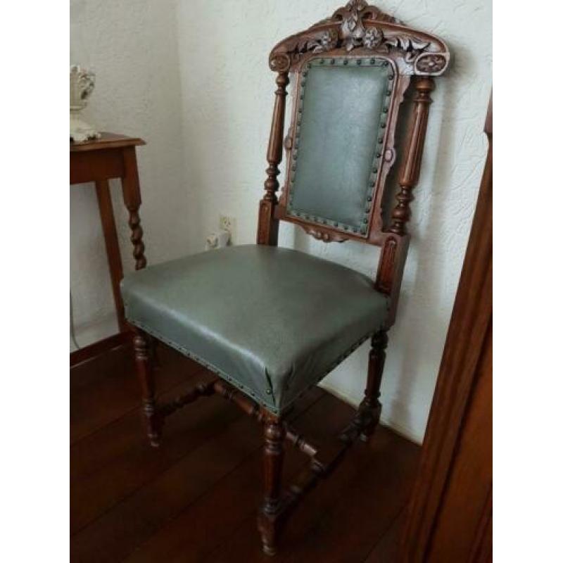 2 antieke stoelen