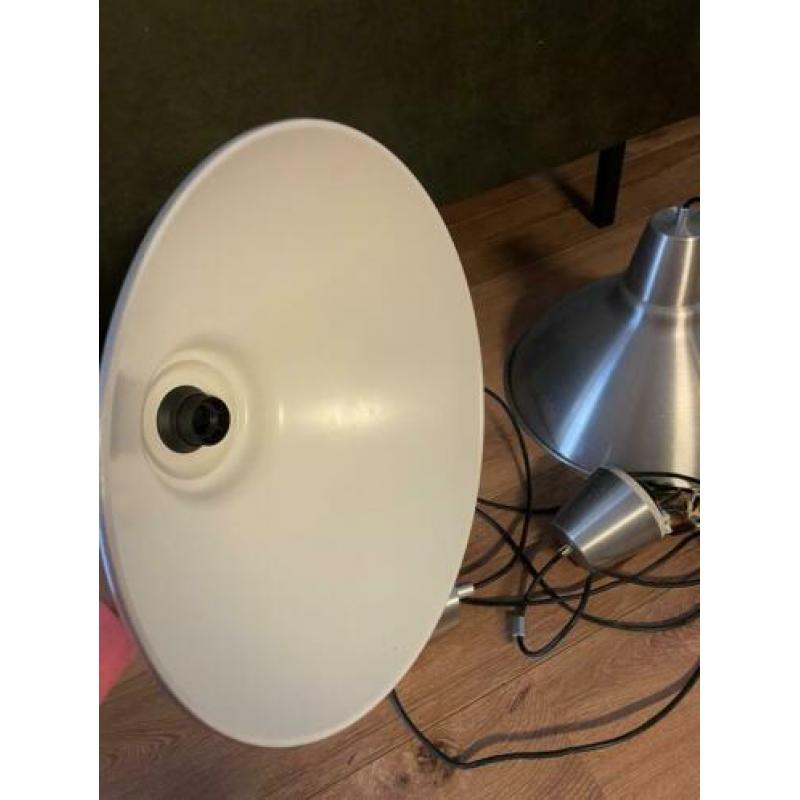 2 industriële hanglampen van Ikea