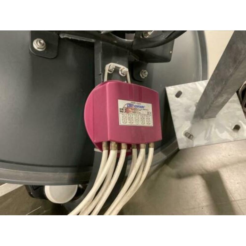 Blueqon ED85 Oval schotel + 4x Dual LNB + Diseq switch 8x