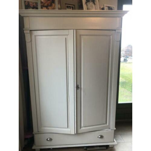 Mooie opknapper brocante landelijke kast
