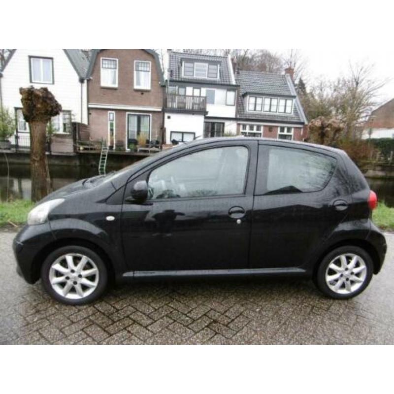 Toyota Aygo 1.0-12V + 5 deurs Airco Sportvelgen Zuinig 1 op