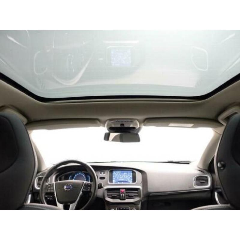Volvo V40 1.6 D2 Momentum Panodak, Navi, Camera, Xenon, ECC,