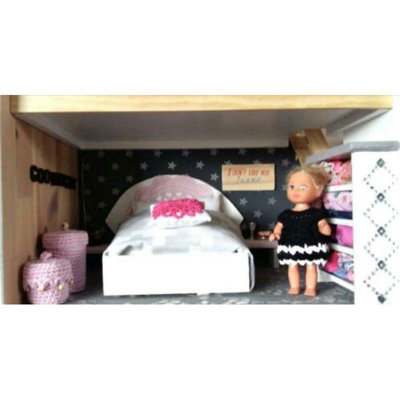 Gerestyled poppenhuis.