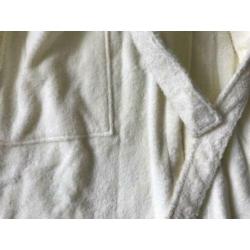 Badjas creme maat m/l.120 Cm lang, 58 cm oksel tot oksel, 60