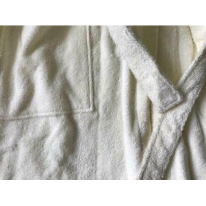 Badjas creme maat m/l.120 Cm lang, 58 cm oksel tot oksel, 60