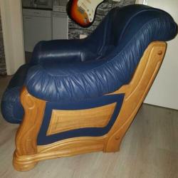 Feautuil, lekkere zitstoel kleur blauw met eiken hout izgst