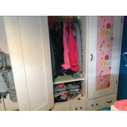 2 mooie white wash kleding kasten.