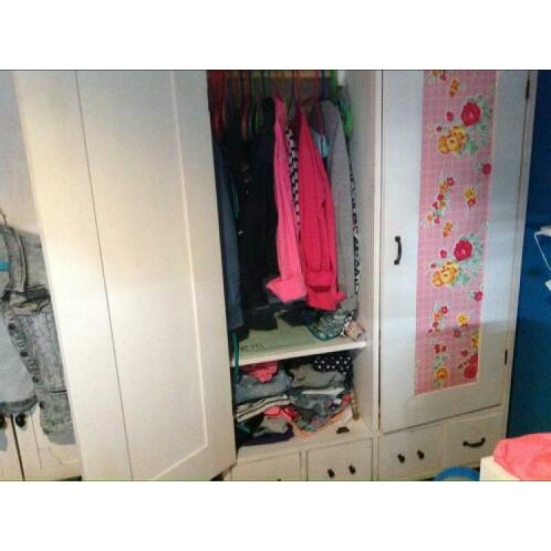 2 mooie white wash kleding kasten.