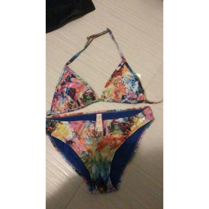 Shiwi en cars bikini’s maat 152