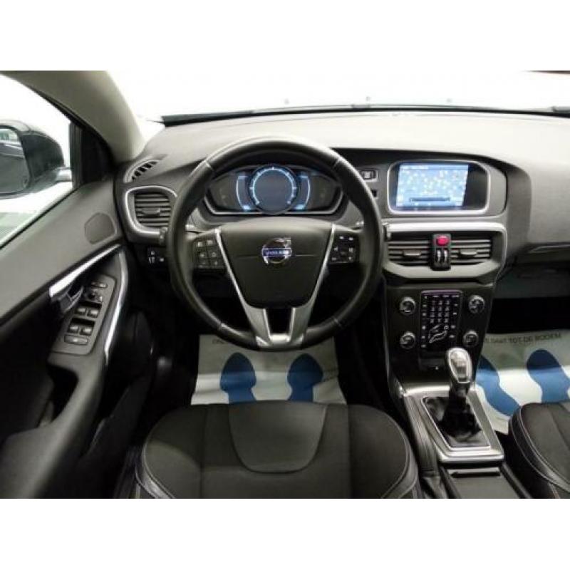 Volvo V40 1.6 D2 Momentum Panodak, Navi, Camera, Xenon, ECC,