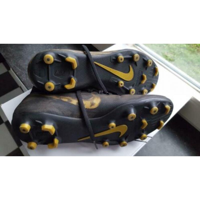 Voetbalschoenen Nike Mercurial Superfly 6 Club MG Black/Gold