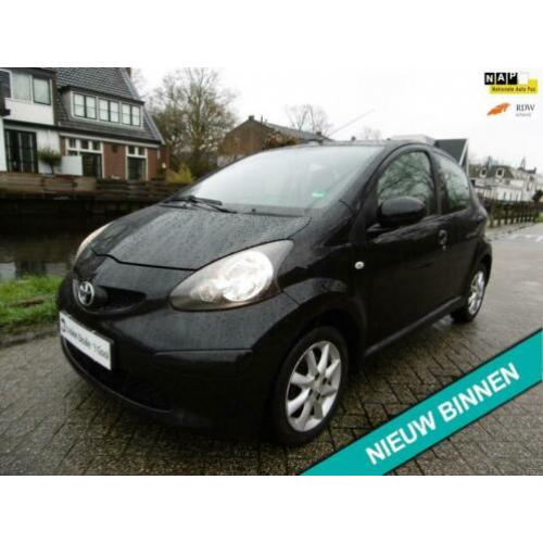 Toyota Aygo 1.0-12V + 5 deurs Airco Sportvelgen Zuinig 1 op