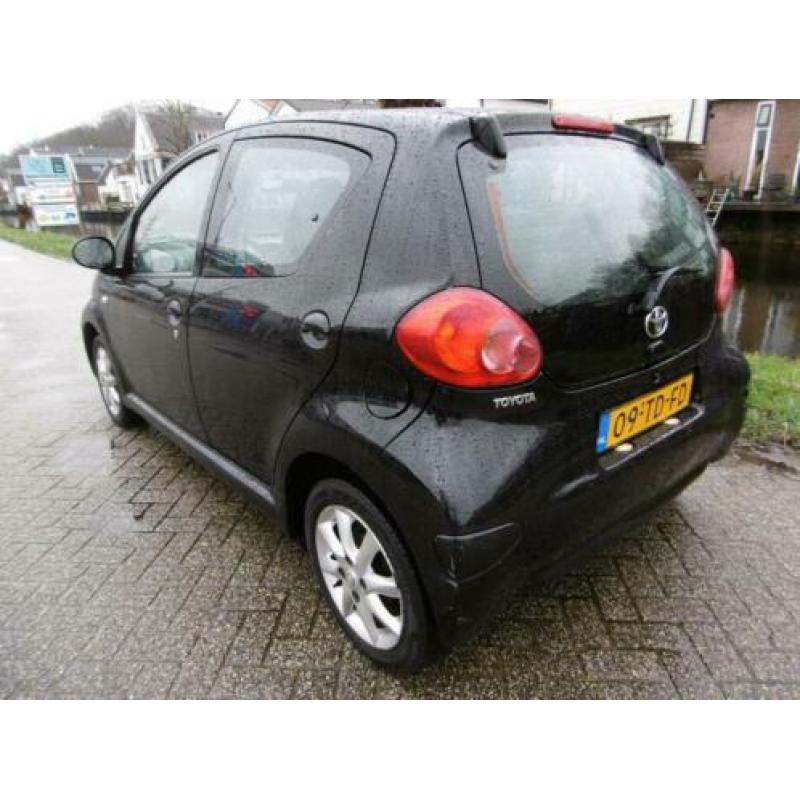 Toyota Aygo 1.0-12V + 5 deurs Airco Sportvelgen Zuinig 1 op