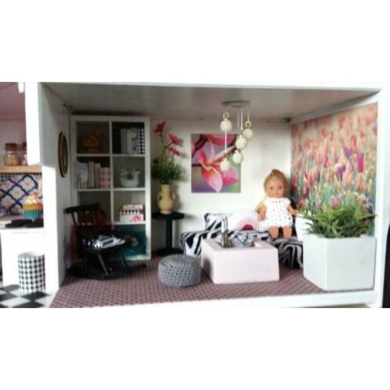 Gerestyled poppenhuis.
