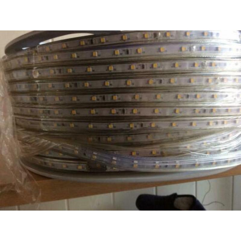 Ledstrip 100mtr 220 v met 7 aansluitsnoeren nieuw