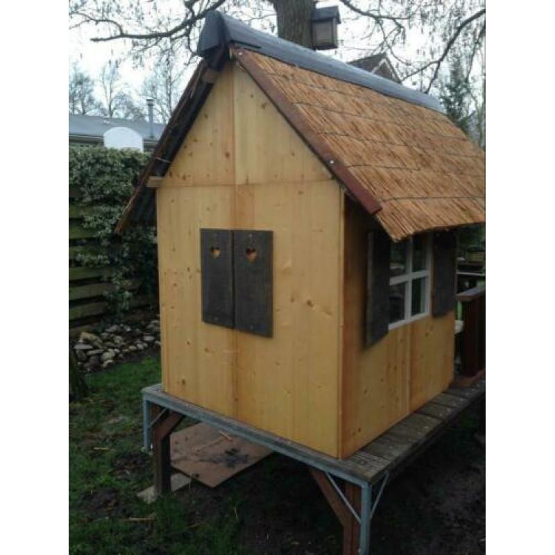 Prachtig kinderspeelhuisje met glijbaan, nieuw!