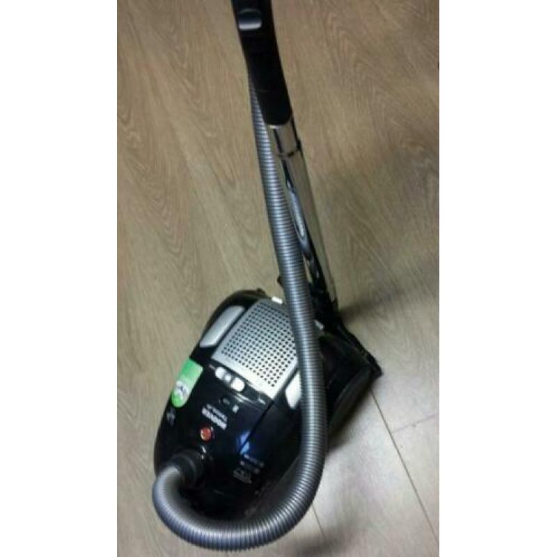 Krachtig Hoover stofzuiger met een stofzuigzak.